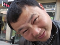 我瞅瞅，里面是什么?。? width=