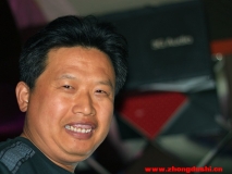 新到手的小痰盂，找個(gè)帥哥試鏡