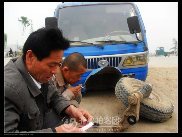 時(shí)風(fēng)農(nóng)用車，名牌； 汶上出事故，咋整？