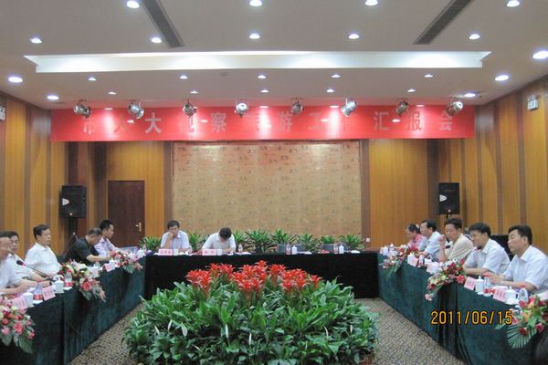 濟寧市人大常委會副主任殷允嶺帶領(lǐng)市人大視察調(diào)研組來汶上縣調(diào)研旅游工作。
