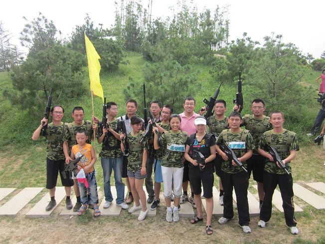 團(tuán)汶上縣委組織汶上縣部分團(tuán)干部和優(yōu)秀青年代表參加素質(zhì)拓展訓(xùn)練