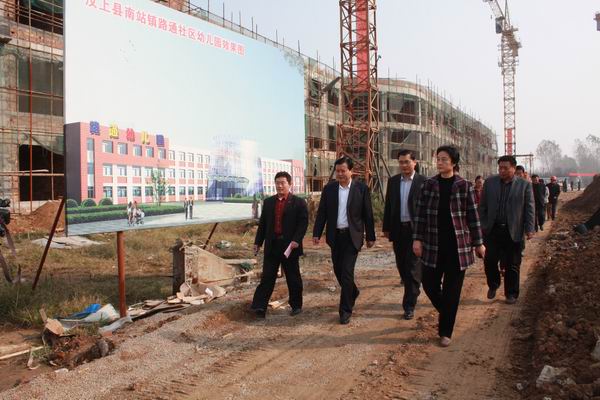 汶上縣人大常委會(huì)調(diào)研組走訪調(diào)研教育工作
