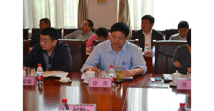 汶上縣委組織部副部長(zhǎng)、人社局局局長(zhǎng)徐青參加農(nóng)保機(jī)構(gòu)座談會(huì)并作典型發(fā)言