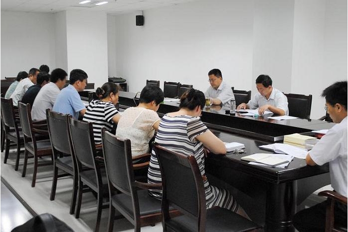 侯典峰到汶上縣總工會(huì)對(duì)群眾路線(xiàn)教育實(shí)踐活動(dòng)及干部聯(lián)戶(hù)情況進(jìn)行專(zhuān)題調(diào)研