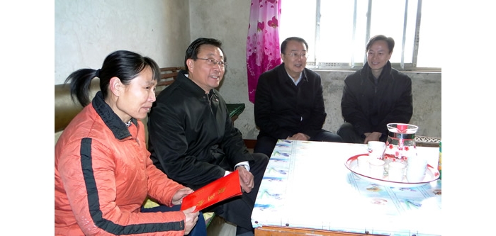 濟(jì)寧市委常委、政法委書記韓軍來汶上縣督導(dǎo)檢查駐村聯(lián)戶工作情況，并走訪慰問部分困難群 ...