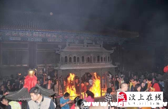 汶上寶相寺佛光神奇顯現(xiàn)，數(shù)萬游客有緣沐浴佛光