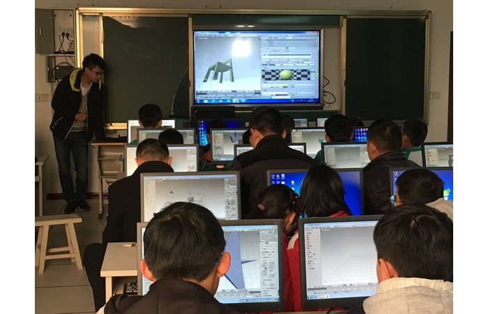 縣教體局舉辦首期3D打印創(chuàng)意設(shè)計培訓(xùn)班