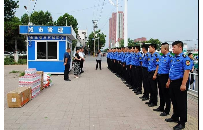 汶上縣人民政府 政務(wù)要聞 李志紅到城管執(zhí)法點(diǎn)、消防隊(duì)慰問(wèn)堅(jiān)守高溫一線(xiàn)的職工