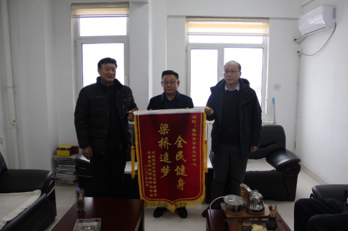 汶上縣人民政府 部門動態(tài) 群眾贈予的錦旗，就是我們最好的勛章