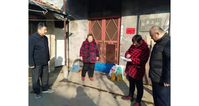 汶上縣人民政府 工作動(dòng)態(tài) 縣住房保障中心駐寅寺鎮(zhèn)西小樓村工作組走訪慰問貧困戶