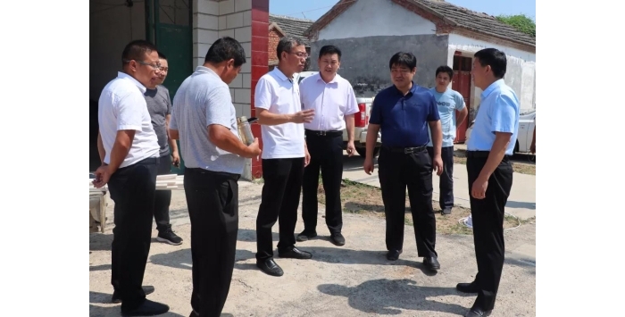 縣政府副縣長(zhǎng)布方鋒督導(dǎo)農(nóng)村改廁后續(xù)管護(hù)、城鄉(xiāng)環(huán)衛(wèi)一體化和冬季清潔取暖工作